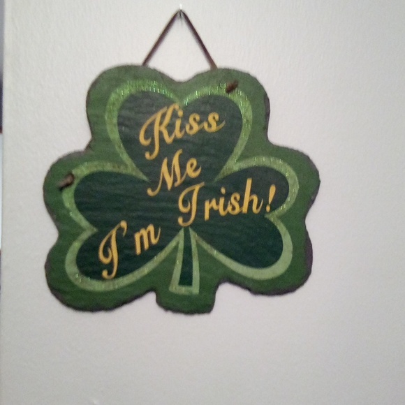 Shamrock Shaped Slate / Chiselled Hand Painted Sign - Picture 5 of 12